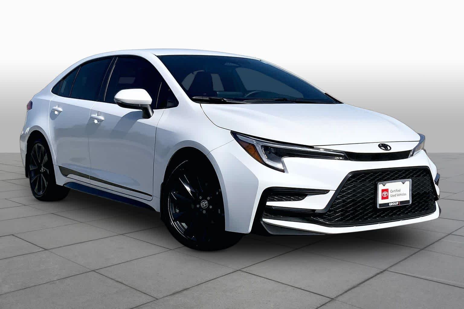 Used 2026 Ice Cap Toyota SE image 3