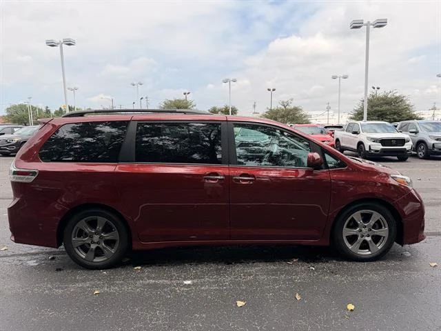 Used 2017 Salsa Red Pearl Toyota SE Premium 8-Passenger image 2