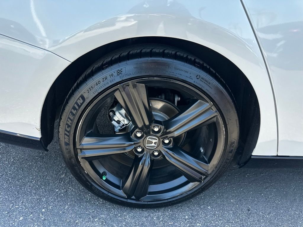 Used 2024  Honda LX image 10