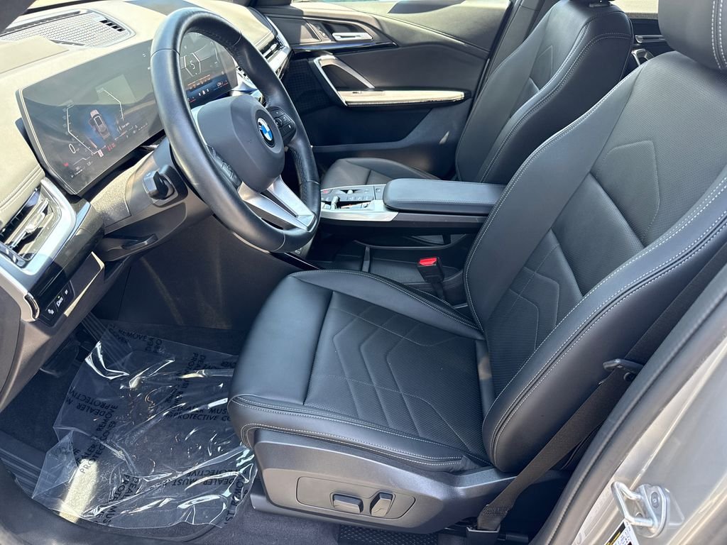 Used 2026 Space Silver Metallic BMW xDrive28i image 22