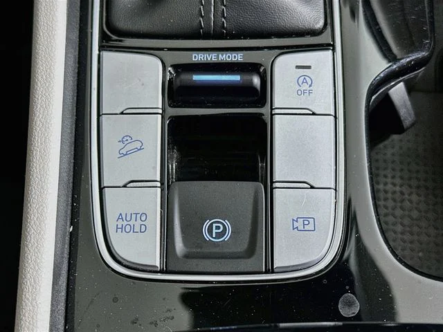 Used 2022 Black Hyundai SE image 18