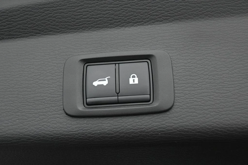 Used 2024 Red Mitsubishi SE Black Edition image 33