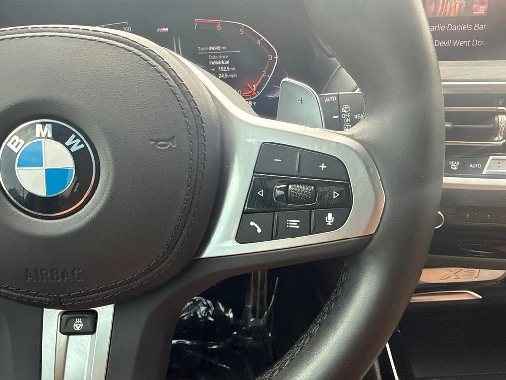 Used 2024 Gray BMW sDrive30i image 17