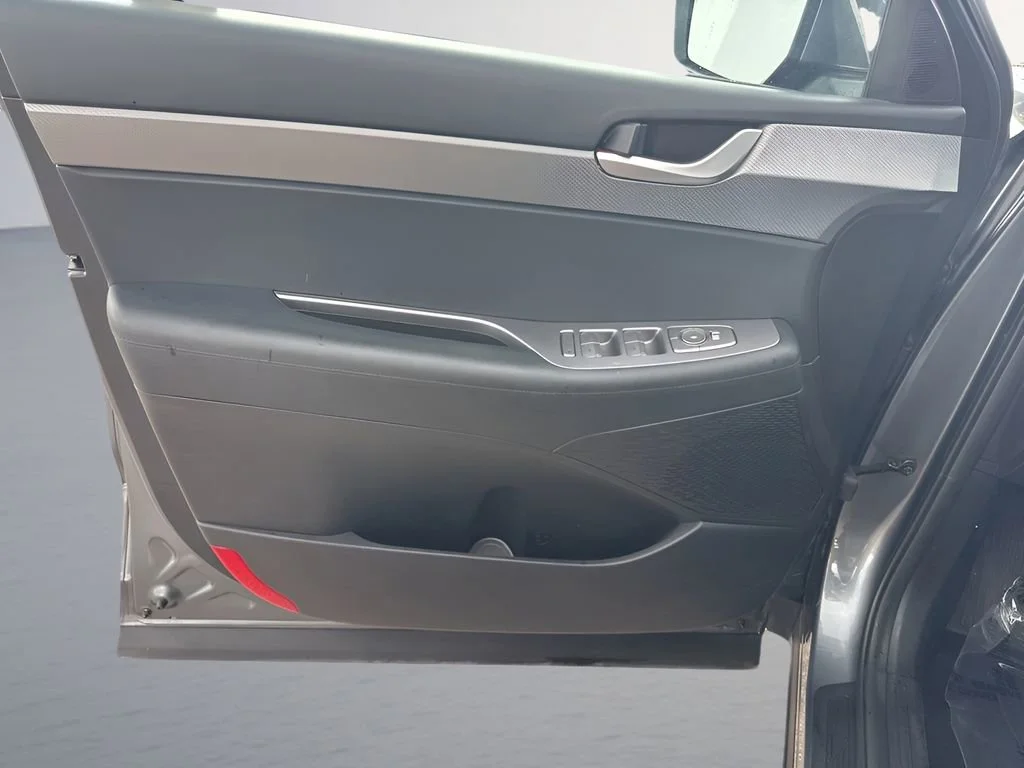 Used 2025 Charcoal Hyundai SEL image 15