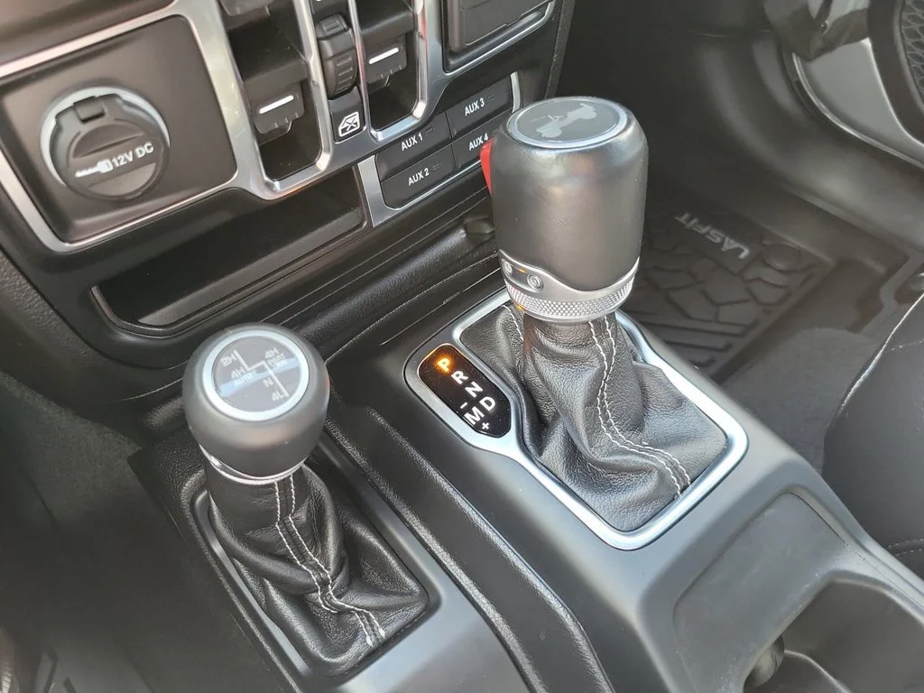 Used 2021 Silver Jeep Unlimited Sahara 4x4 image 16