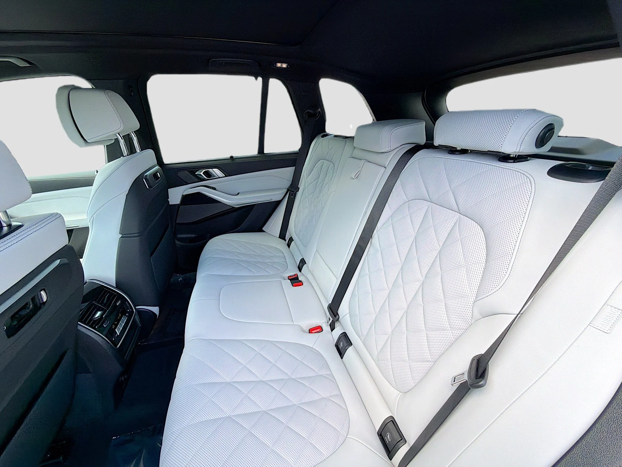 New 2026 Mineral White Metallic BMW xDrive40i image 20