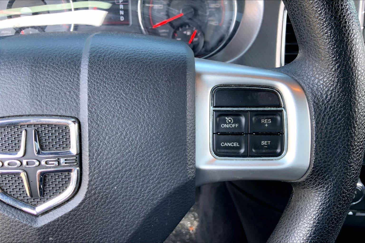 Used 2014 Billet Silver Metallic Clearcoat Dodge SE image 25