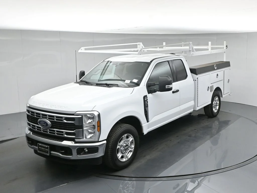 New 2026 Oxford White Ford XLT image 42