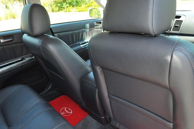 Used 2002 White Toyota SE image 25
