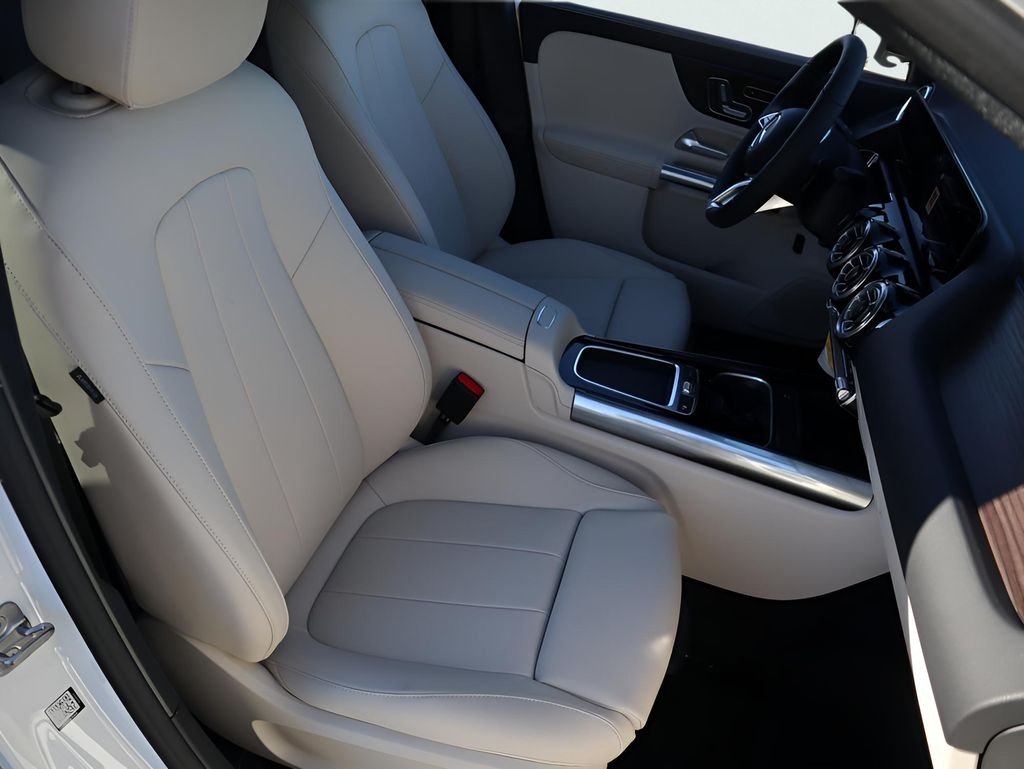 Used 2026 Polar White Mercedes-Benz GLA 250 image 16