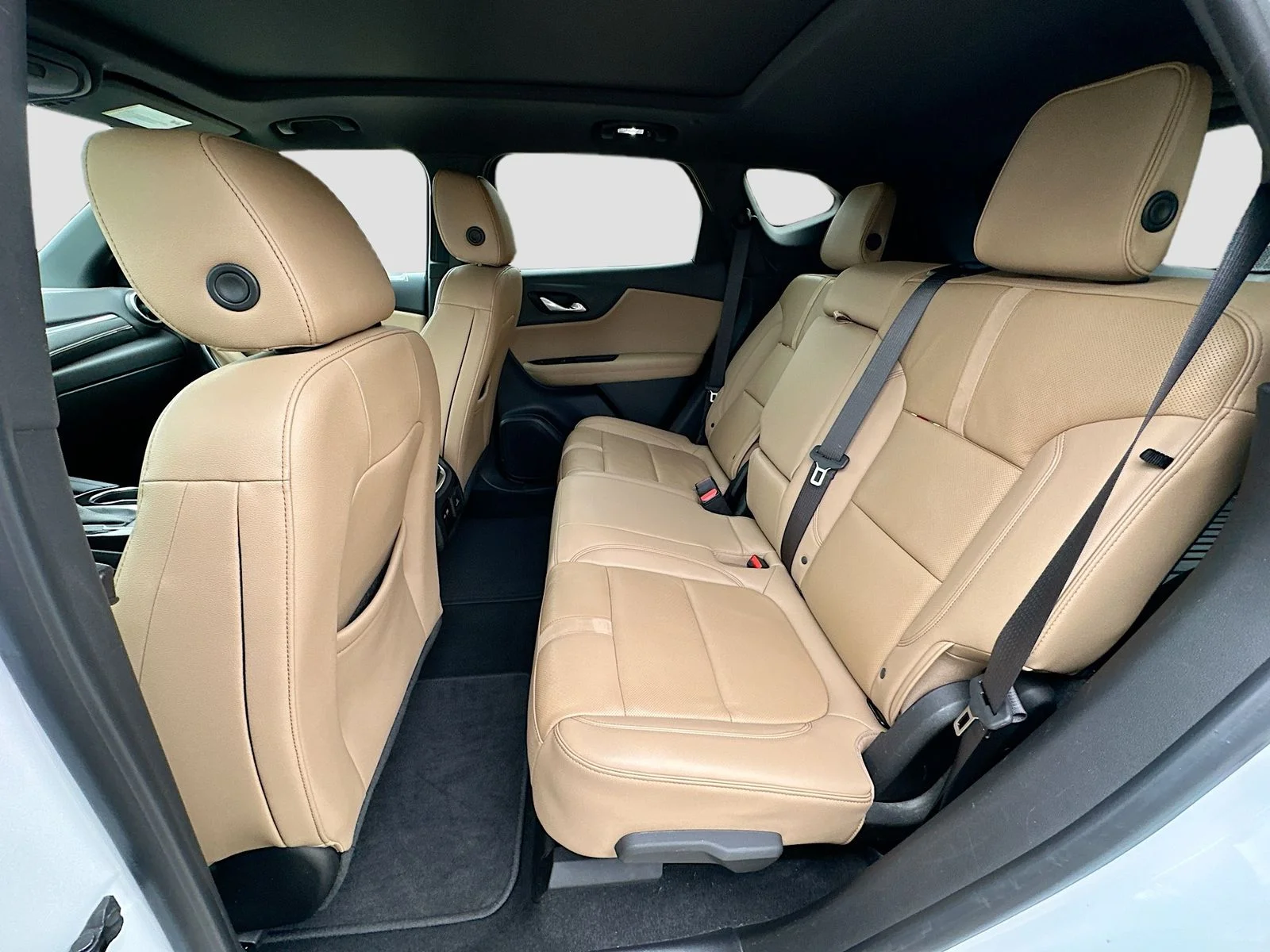Used 2019 White Chevrolet Premier image 26