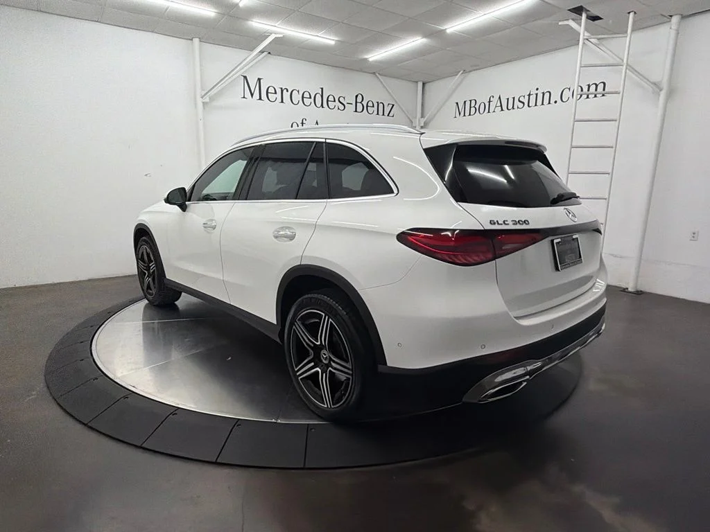 New 2027 White Mercedes-Benz GLC 300 image 5