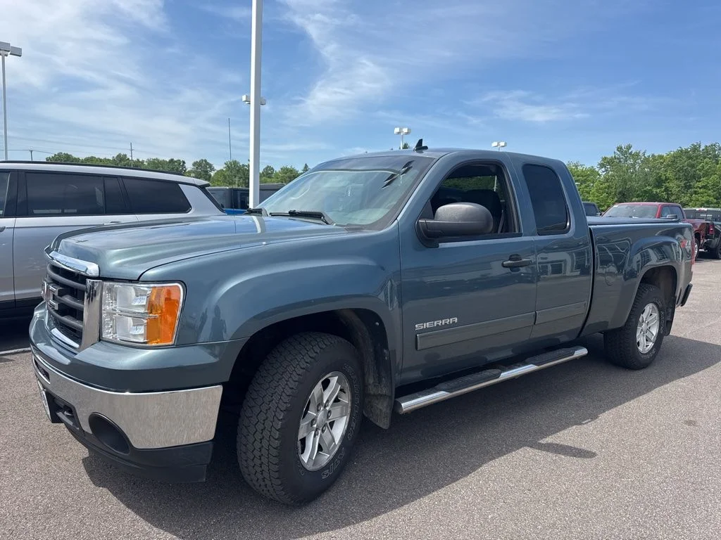 Used 2011 Gray GMC SLE image 5