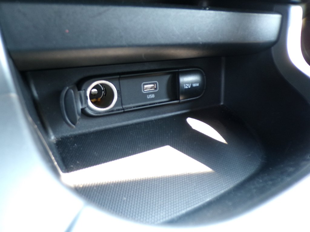 Used 2026 Snow White Pearl Kia LX image 19