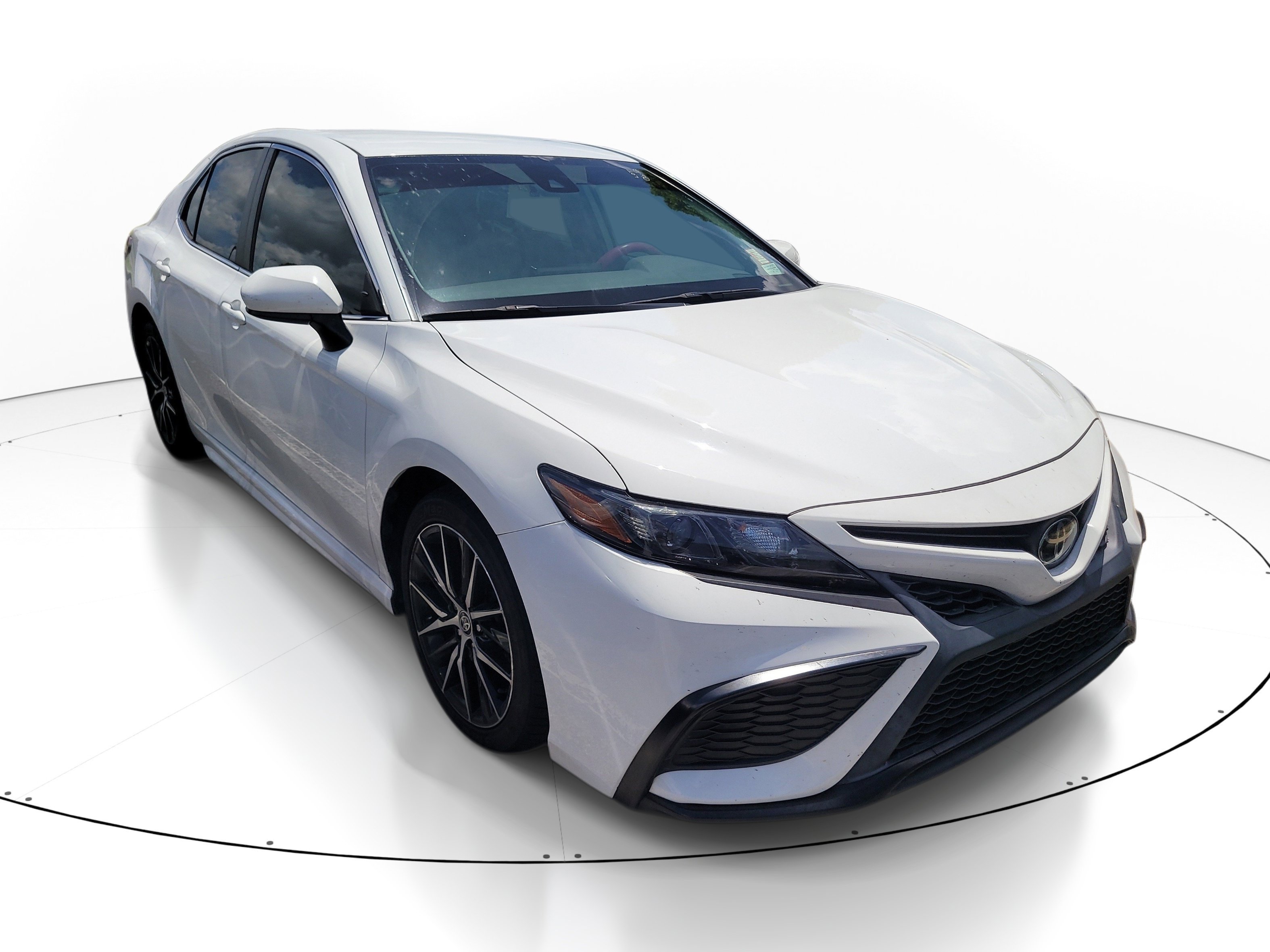 Used 2021 Super White Toyota SE Nightshade image 1
