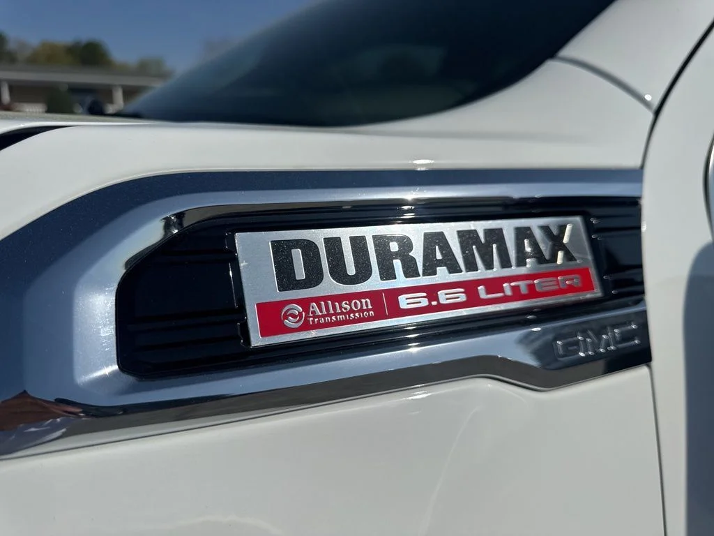 Used 2021 White GMC Denali image 39