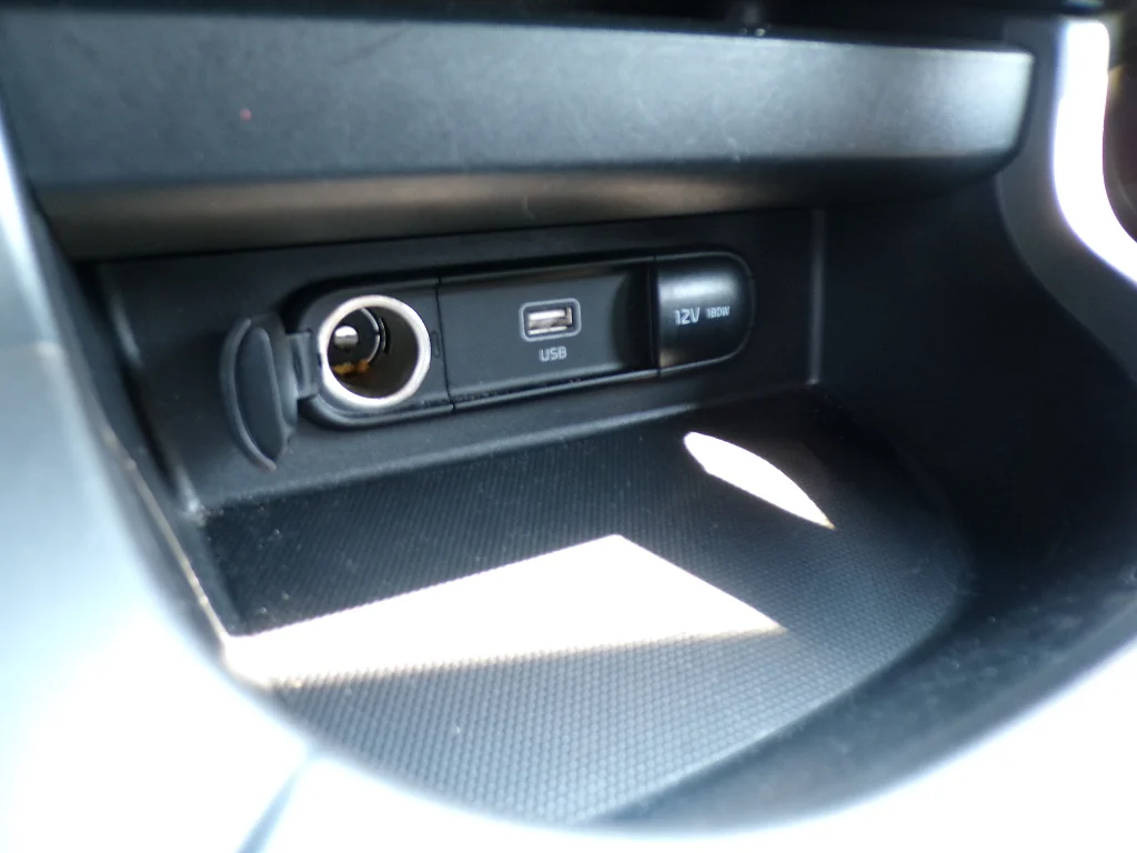 Used 2026 Snow White Pearl Kia LX image 19