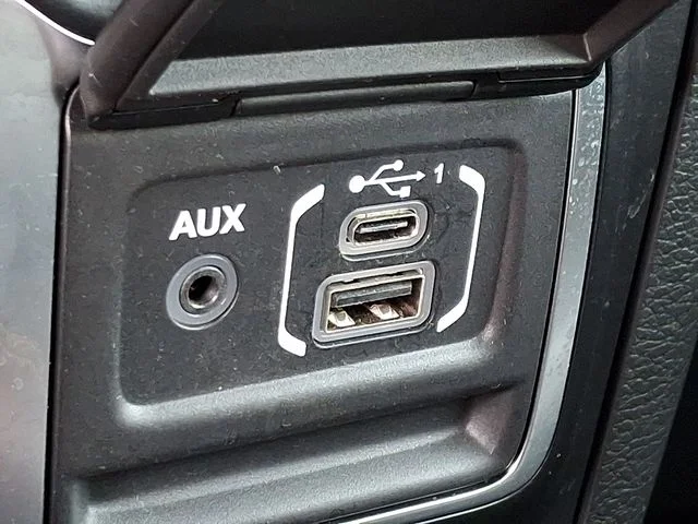 Used 2022 Gray Jeep Overland image 22