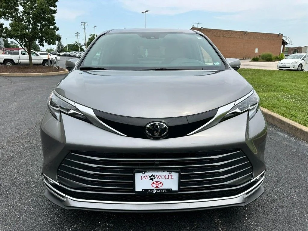 Used 2026  Toyota Platinum image 11