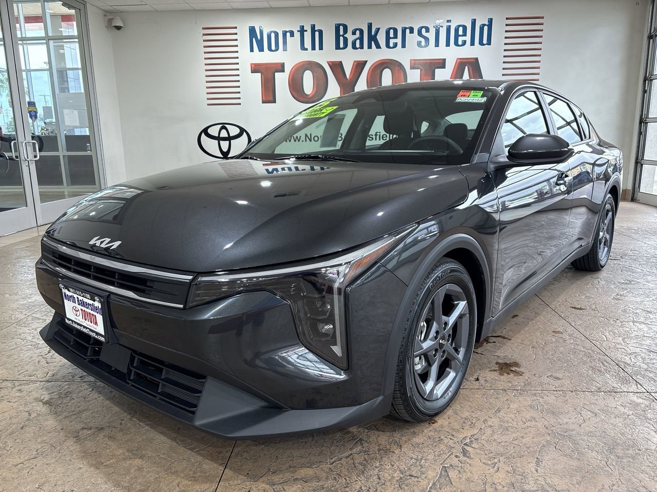 Used 2025 Interstellar Gray Kia LXS image 6