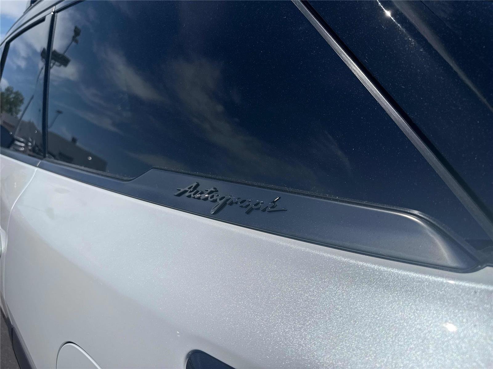 New 2027 2T RAD WHT INFINITI Autograph AWD image 35
