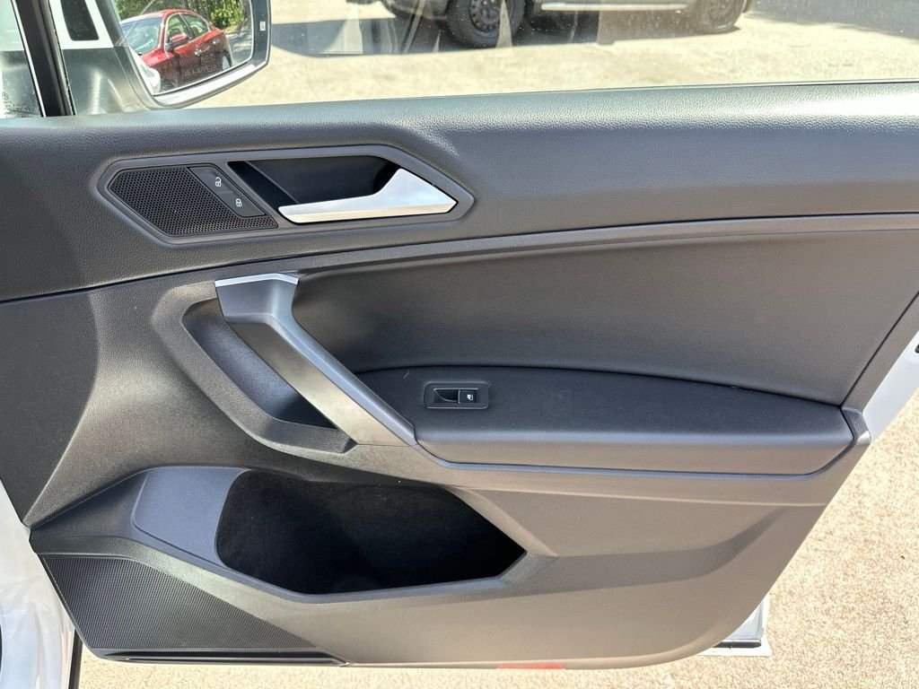Used 2021 White Volkswagen  image 19