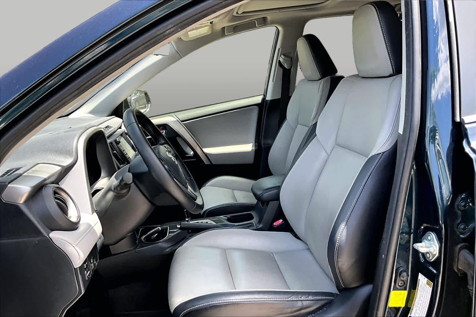 Used 2018 Galactic Aqua Mica Toyota Limited image 8