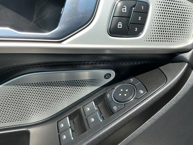 Used 2020 Black Metallic Ford Platinum image 27