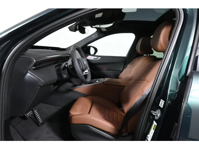 New 2027 Vancouver Green Metallic BMW 40 xDrive image 3