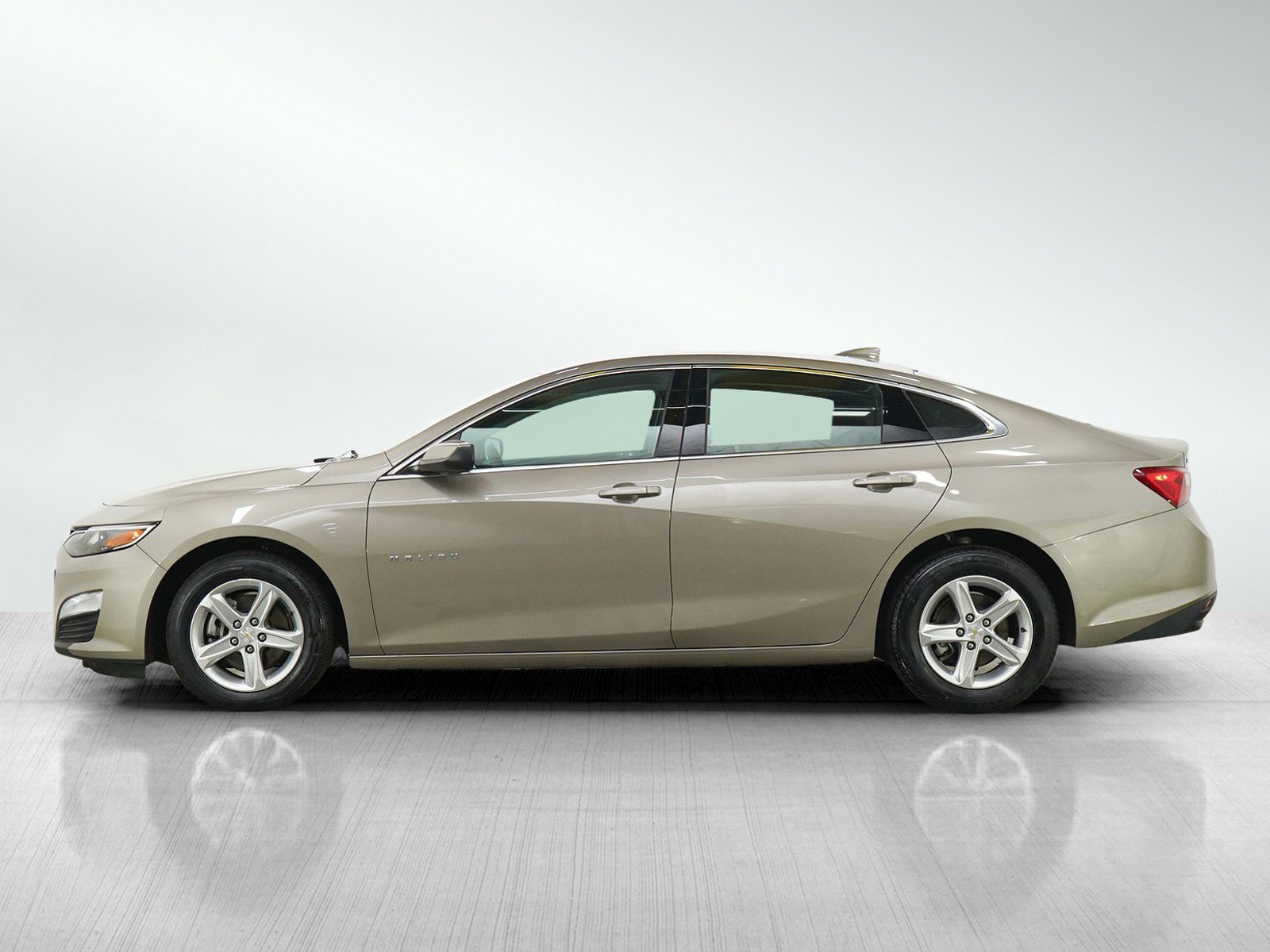 Used 2024 Chevrolet Malibu 1LT with VIN 1G1ZD5STXRF126823 for sale in South Saint Paul, Minnesota