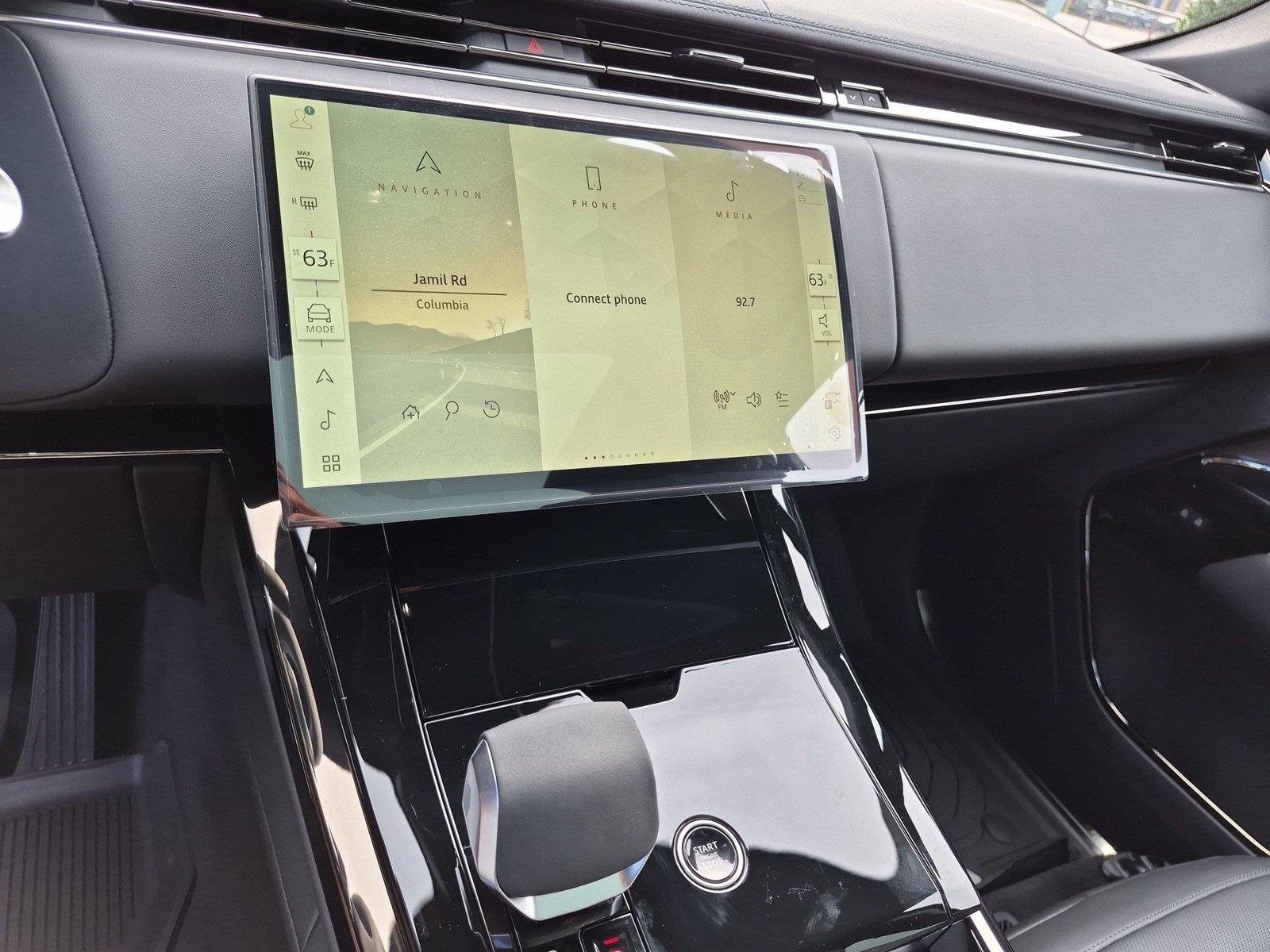 New 2027 Santorini Black Land Rover SE image 22