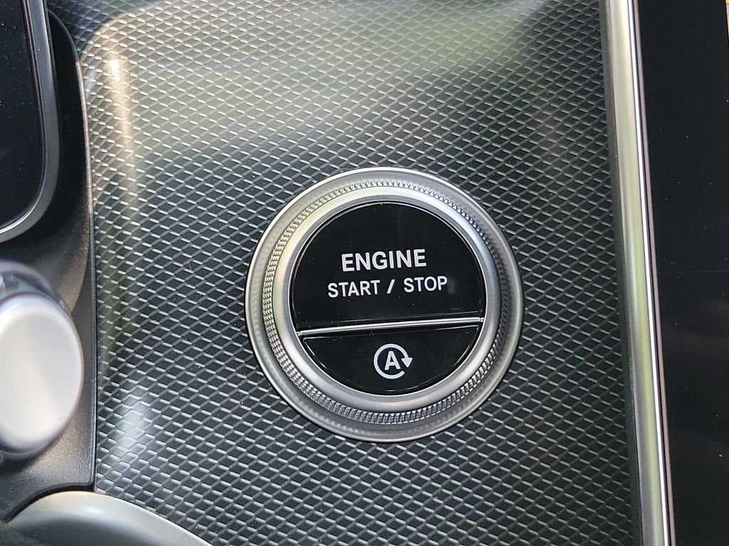 New 2027 MANUFAKTUR Moonlight White Metallic Mercedes-Benz GLC 300 image 29