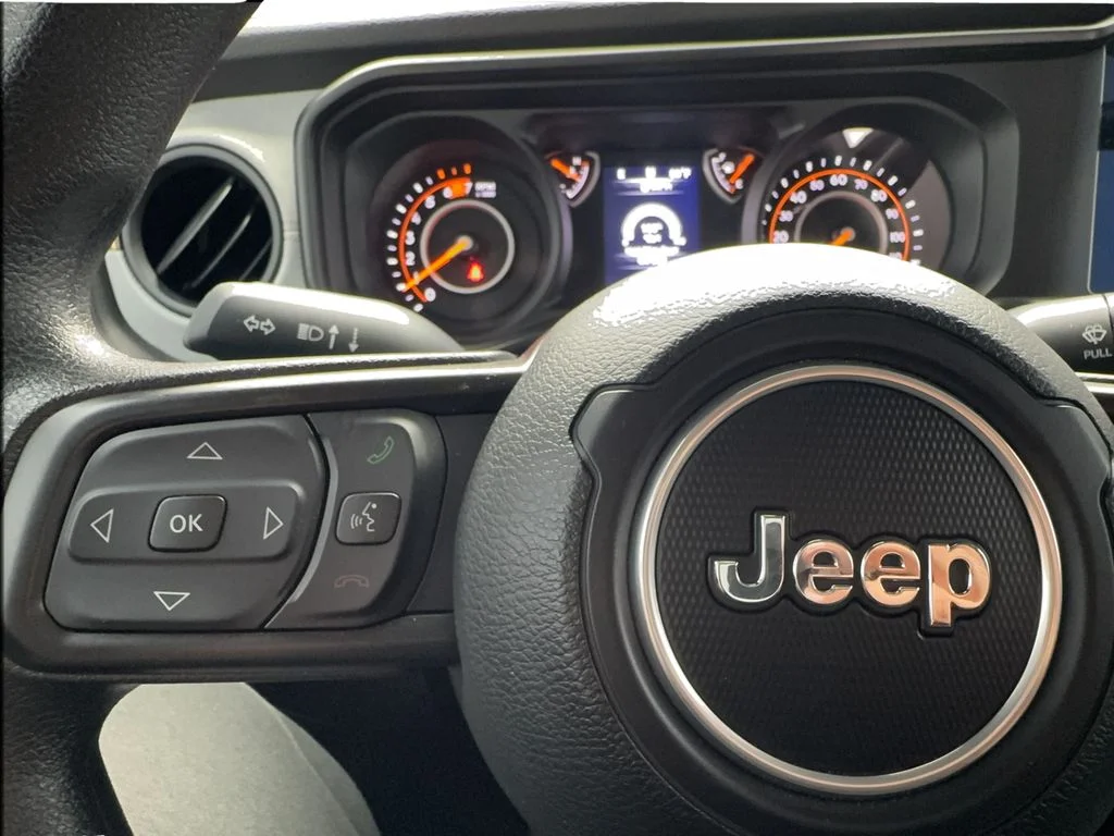 Used 2025 White Jeep Sport image 40