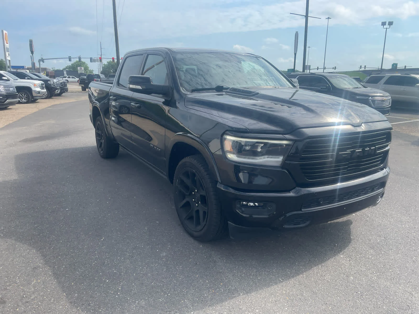 2022 RAM 1500 Laramie 4x4 Crew Cab 5'7's photo