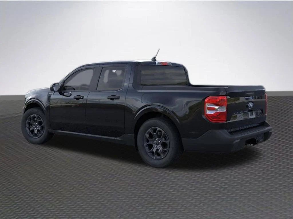 New 2026 Black Ford XLT image 4