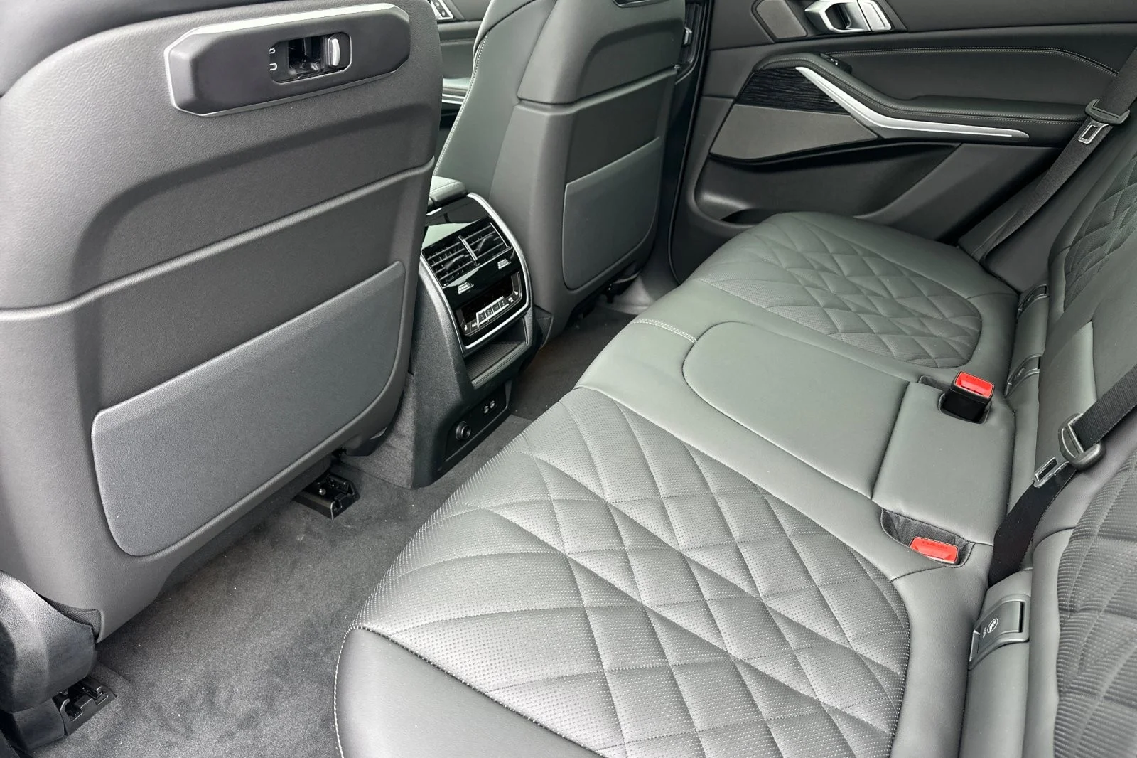 New 2026 Carbon Black Metallic BMW xDrive50e image 11