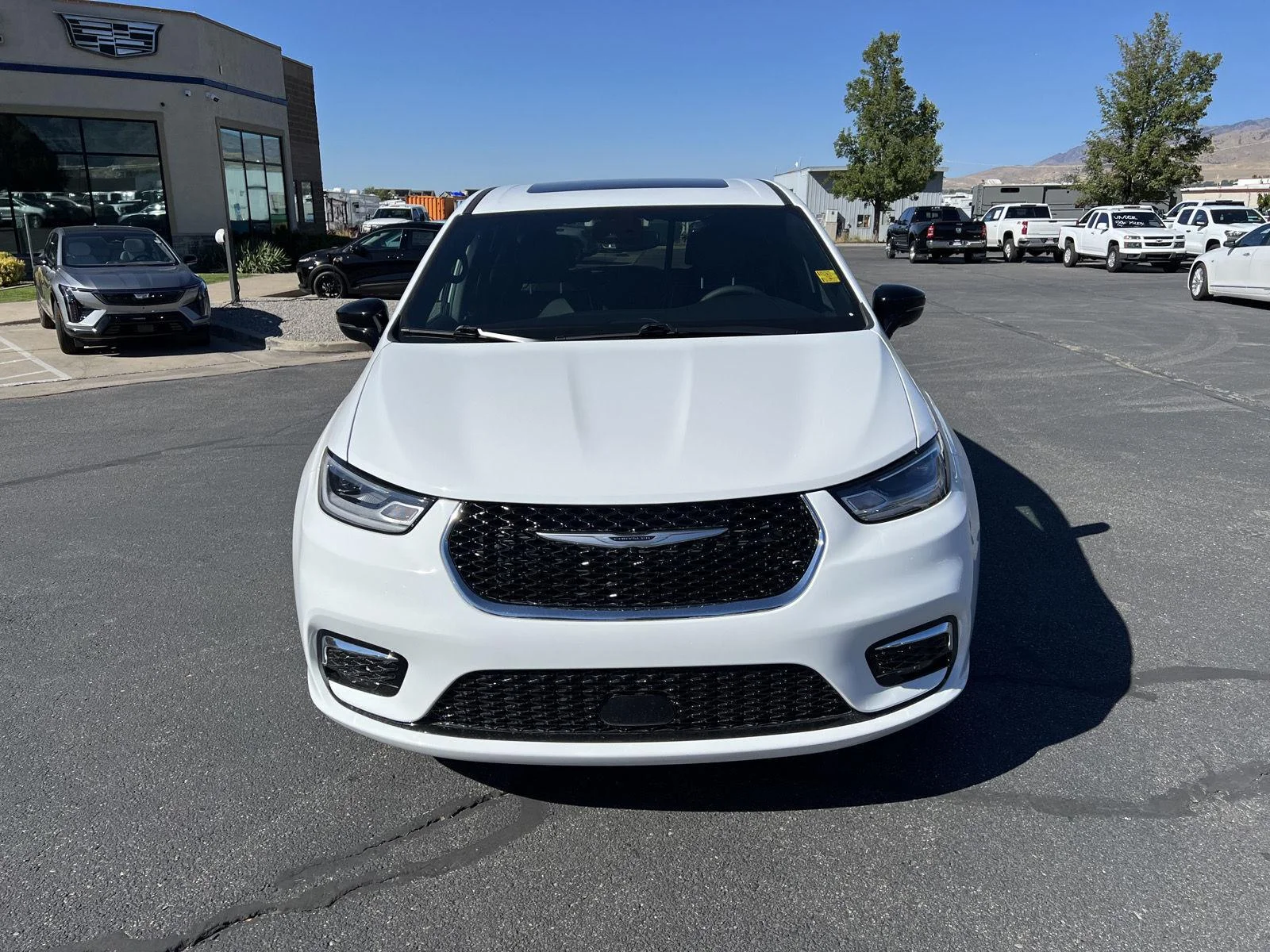2026 Chrysler Pacifica Limited - Photo 8