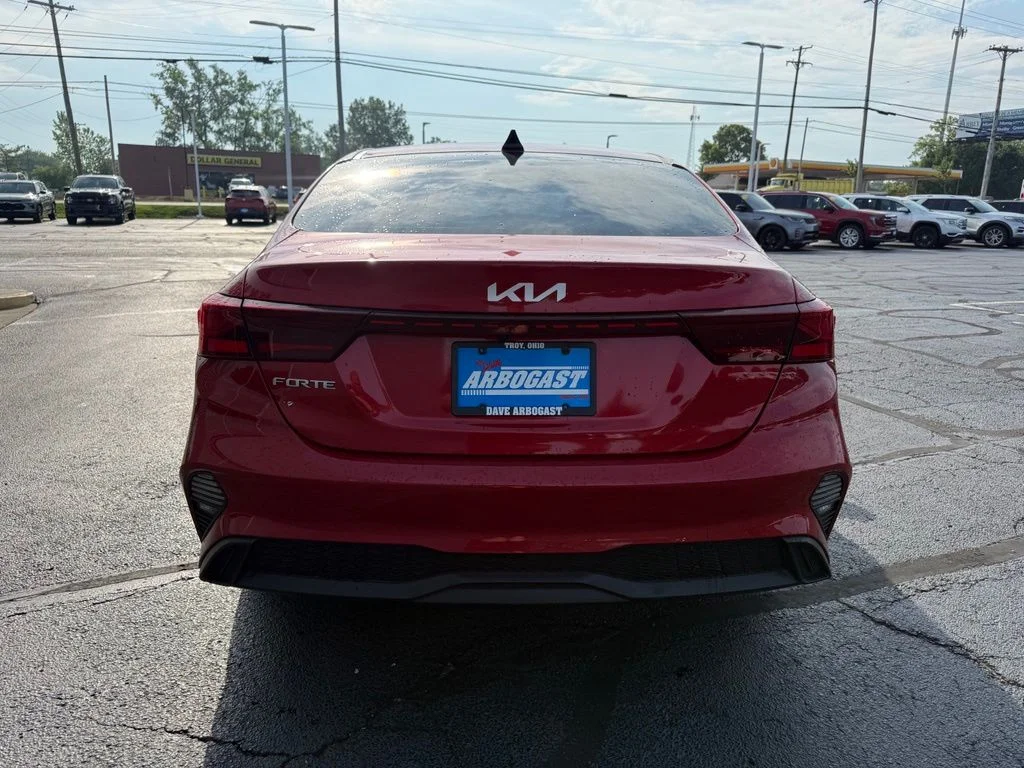 Used 2023 Red Kia LXS image 6