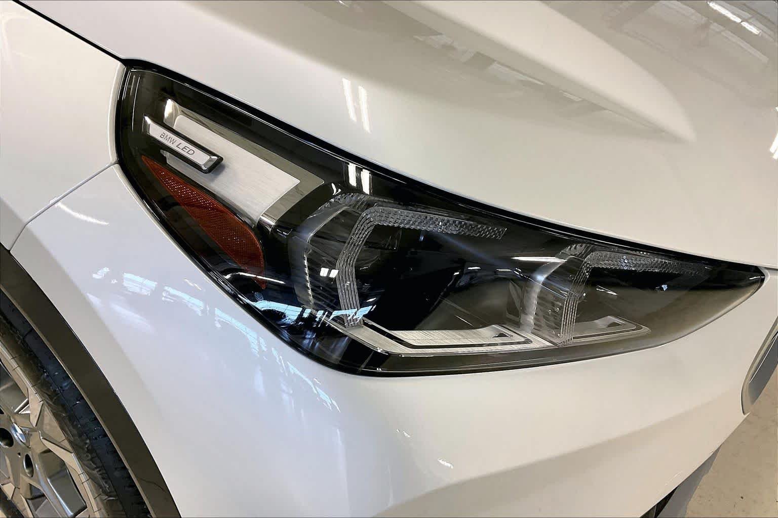 New 2026 Mineral White Metallic BMW xDrive28i image 13