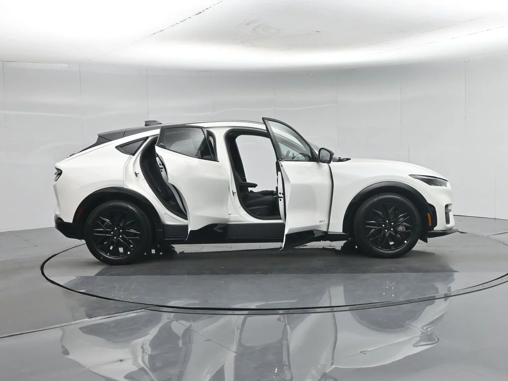 New 2026 Star White Metallic Tri-coat Ford Premium image 4