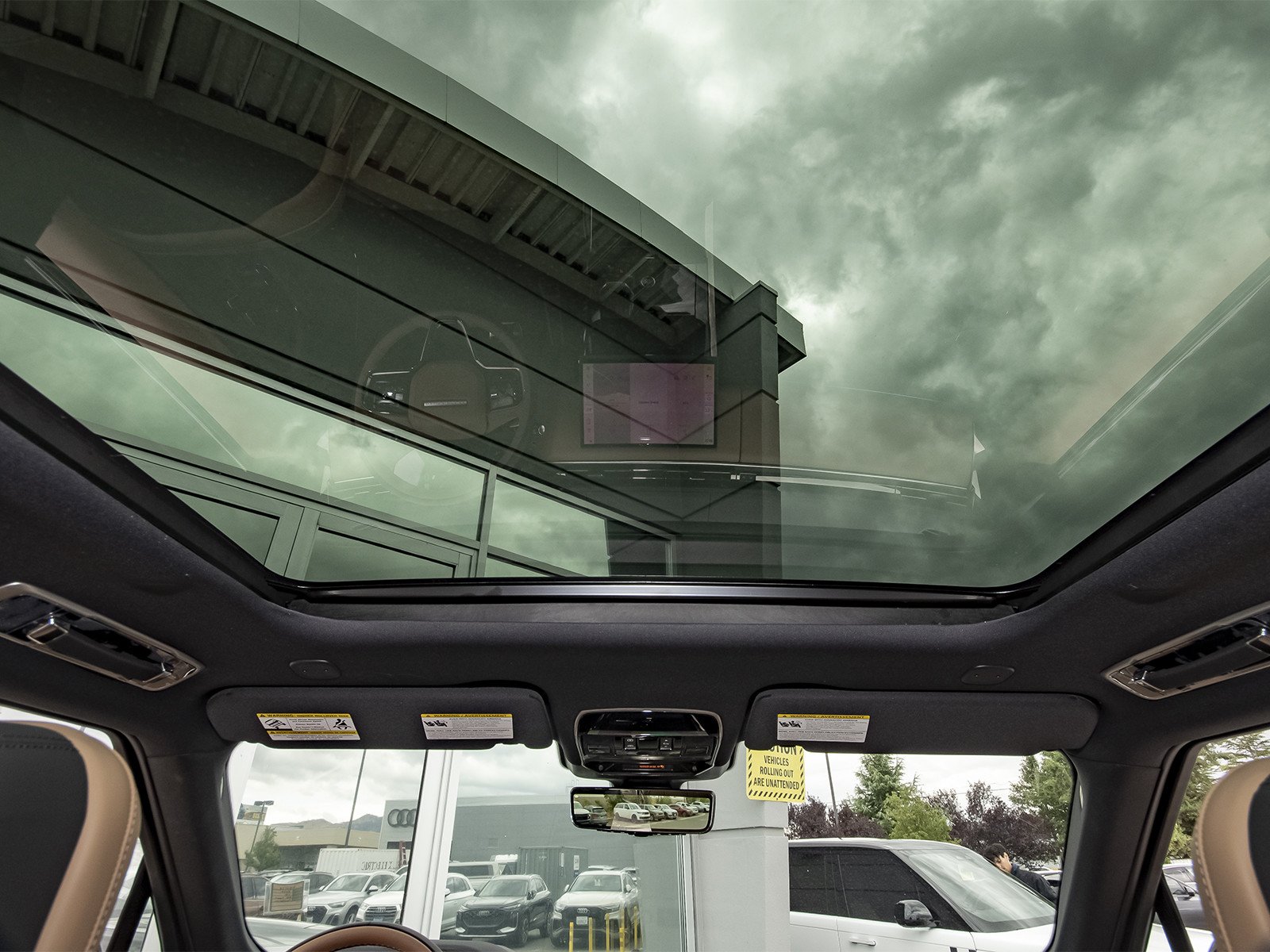 New 2026 Santorini Black Land Rover Dynamic SE image 47
