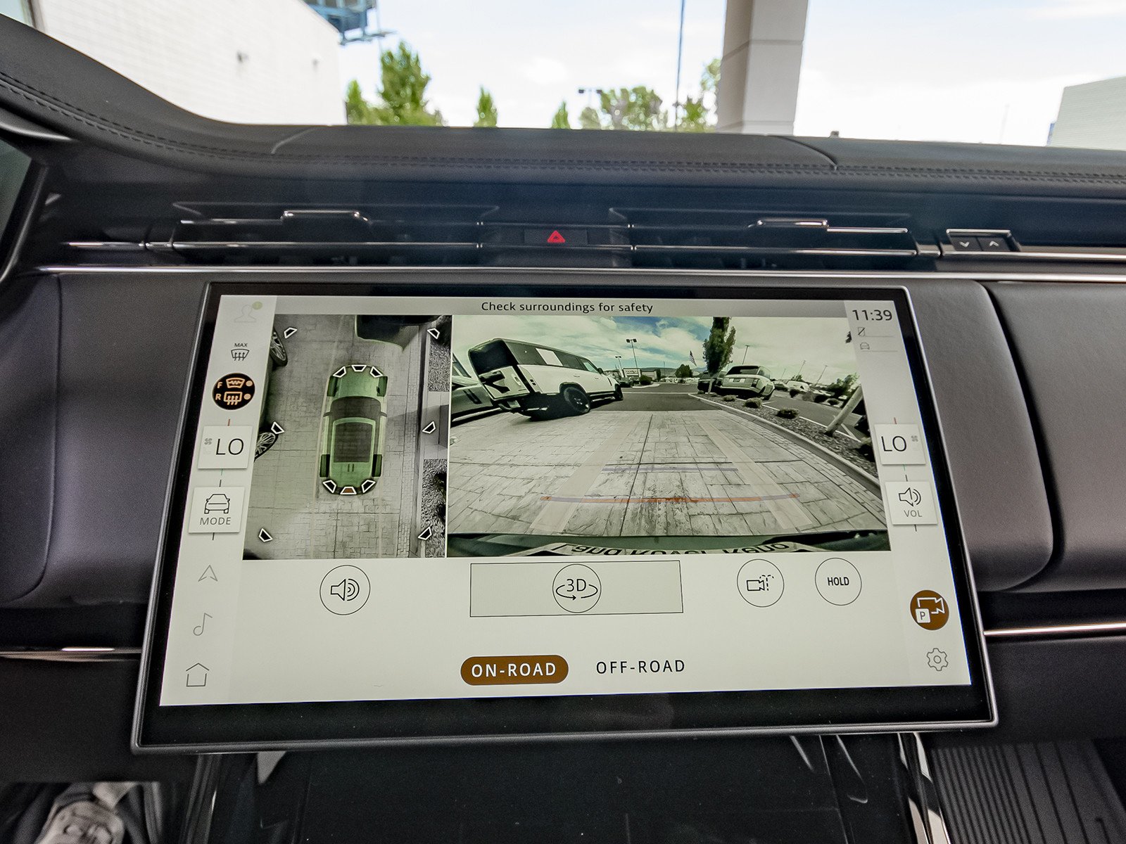 New 2026 Santorini Black Land Rover SE image 20