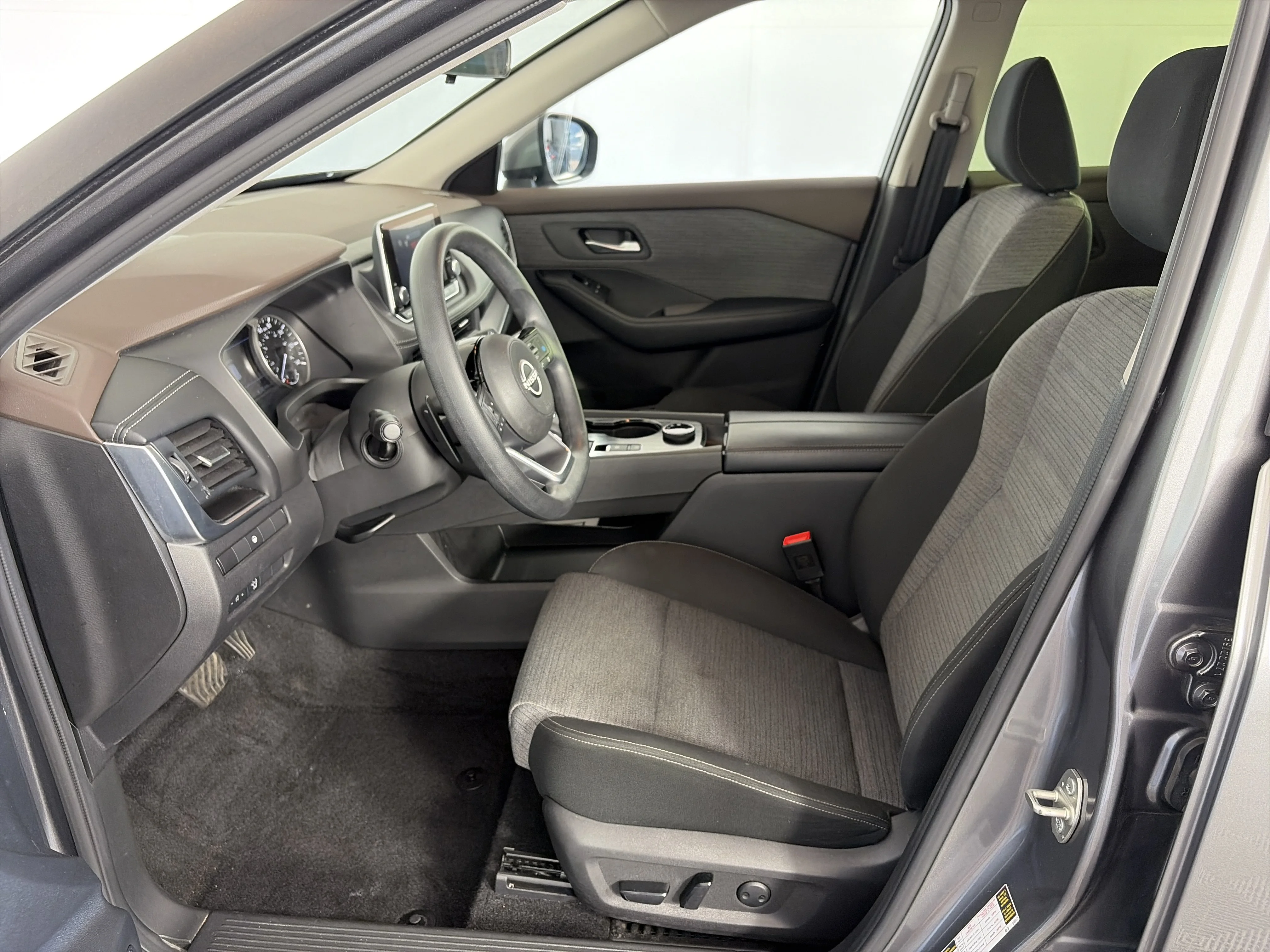 Used 2023 Gun Metallic Nissan SV image 7