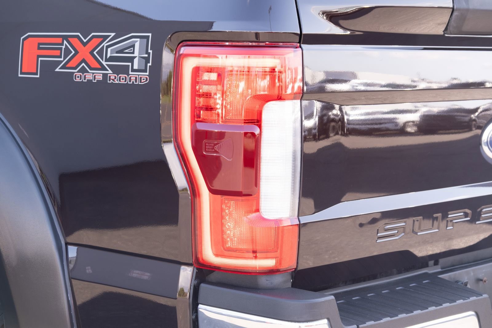 Used 2019  Ford Lariat image 24