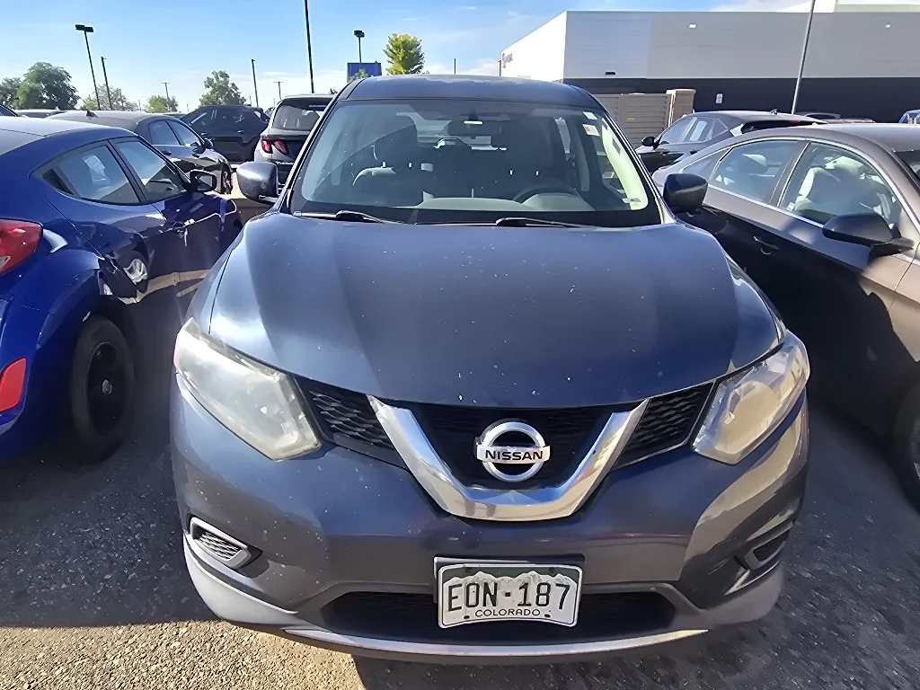 Used 2016 Arctic Blue Metallic Nissan SV image 17