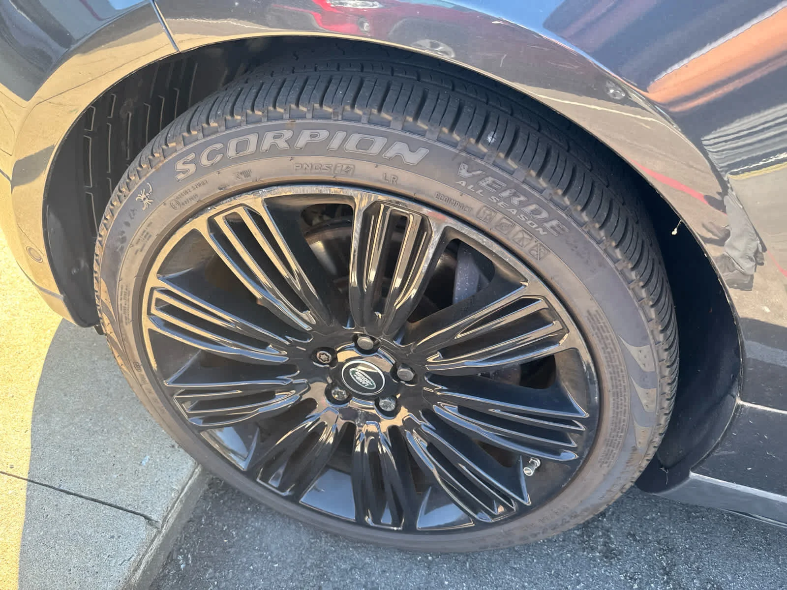 Used 2019 Flux Grey Ultra Metallic Satin Land Rover  image 8