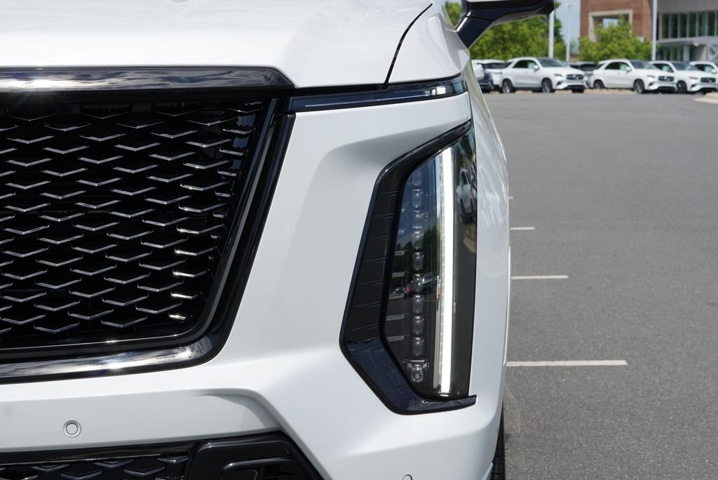 Used 2025 Crystal White Cadillac V-Series image 10