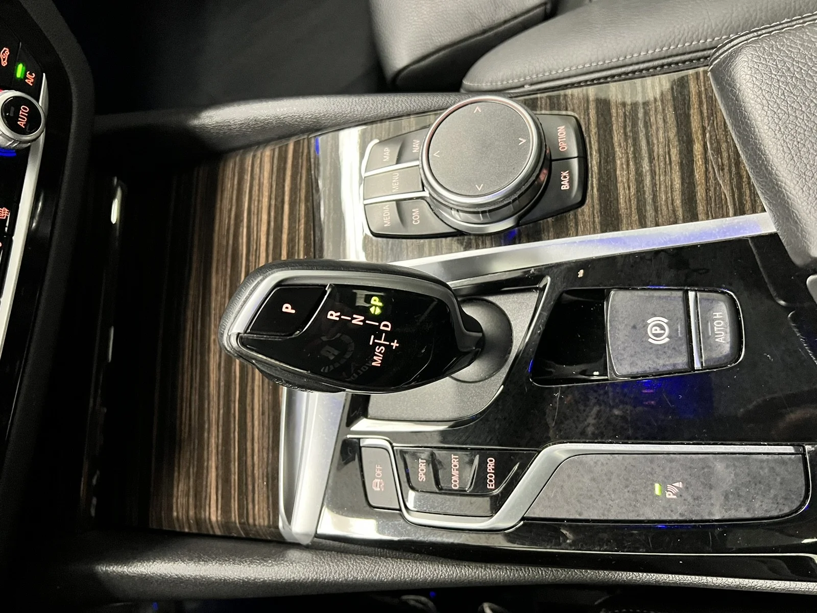 Used 2019 Glacier Silver Metallic BMW 530i xDrive image 27