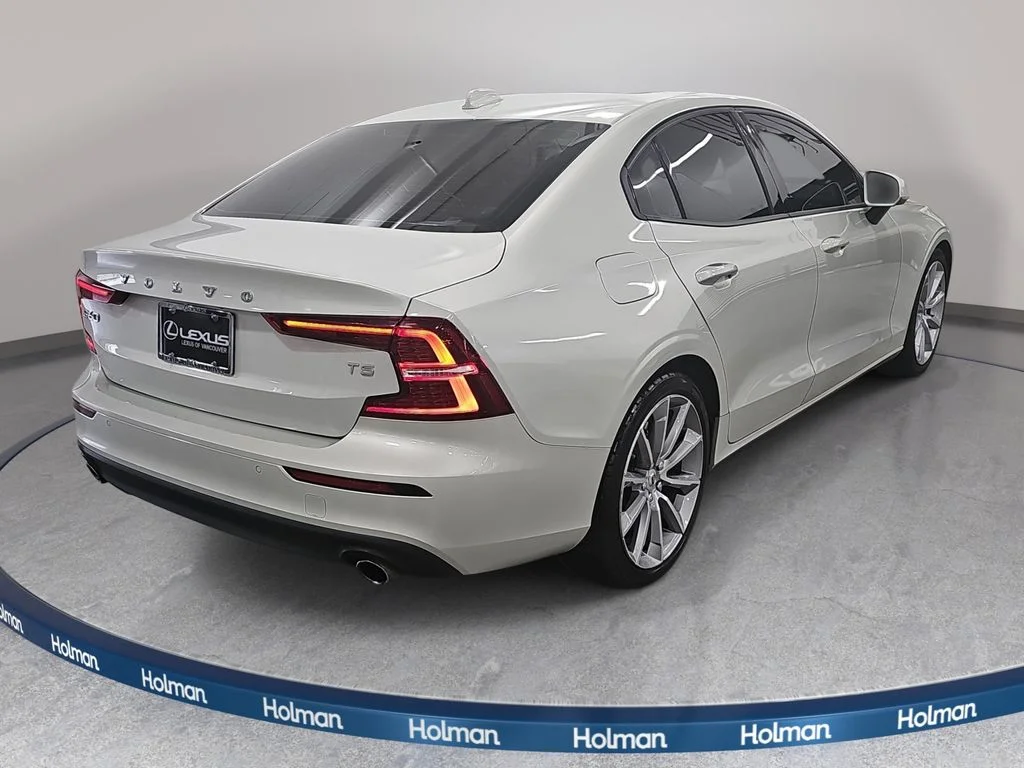 Used 2019 Beige Volvo T5 Momentum image 6