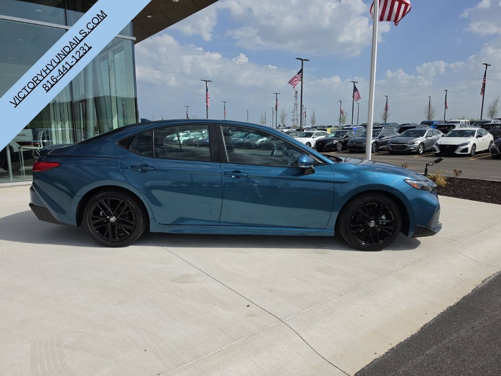 Used 2025  Toyota SE image 7